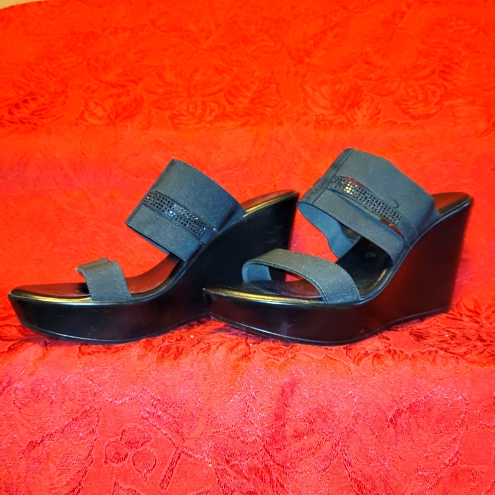 ITALIAN SHOEMAKERS BLACK PLATFORM WEDGE - SIZE 10